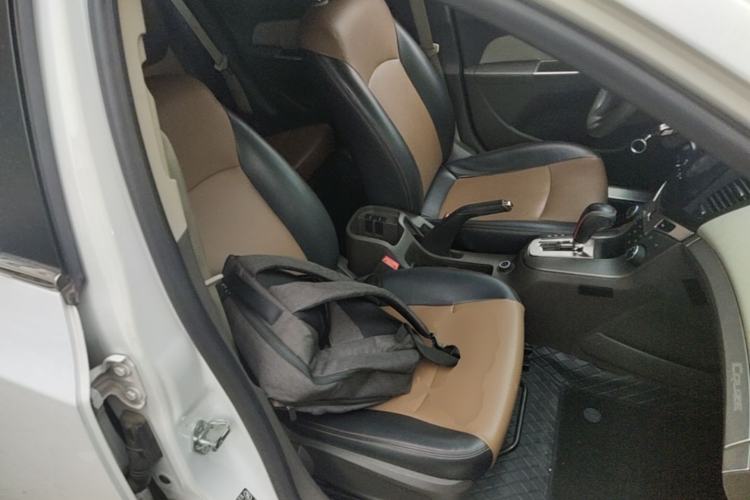 Used Chevrolet Cruze 2015 1.5L Classic SE AT Right Front Seat