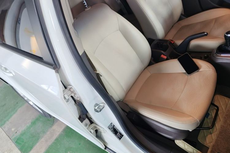 Used Chevrolet Cruze 2015 1.5L Classic SE MT Right Front Seat