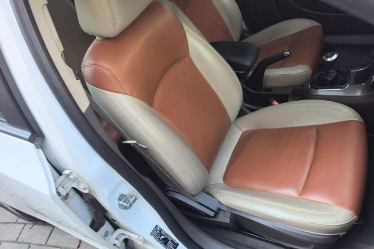 Used Chevrolet Cruze 2015 1.5L Classic SE MT Right Front Seat