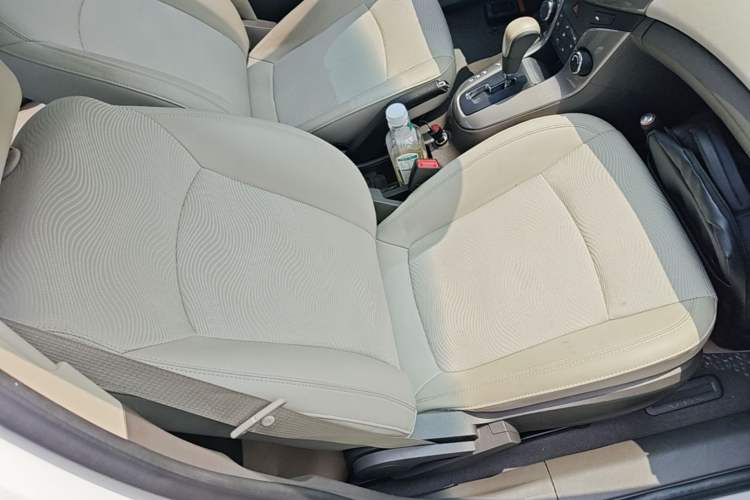 Used Chevrolet Cruze 2015 1.5L Classic SE AT Right Front Seat