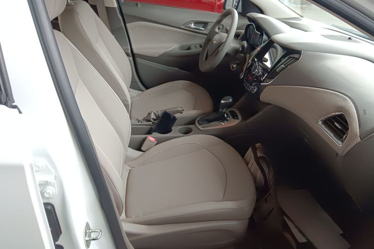 Used Chevrolet Cruze 2015 1.5L Automatic Fashion Navigation Edition Right Front Seat