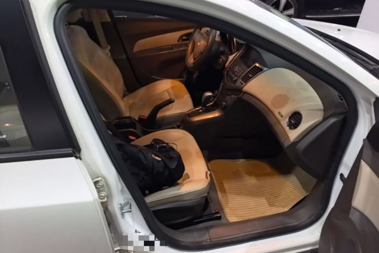 Used Chevrolet Cruze 2015 1.5L Classic SE AT Right Front Seat
