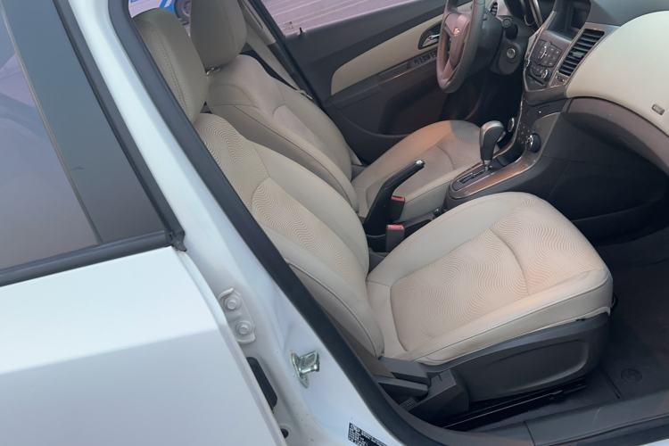 Used Chevrolet Cruze 2015 1.5L Classic SE AT Right Front Seat