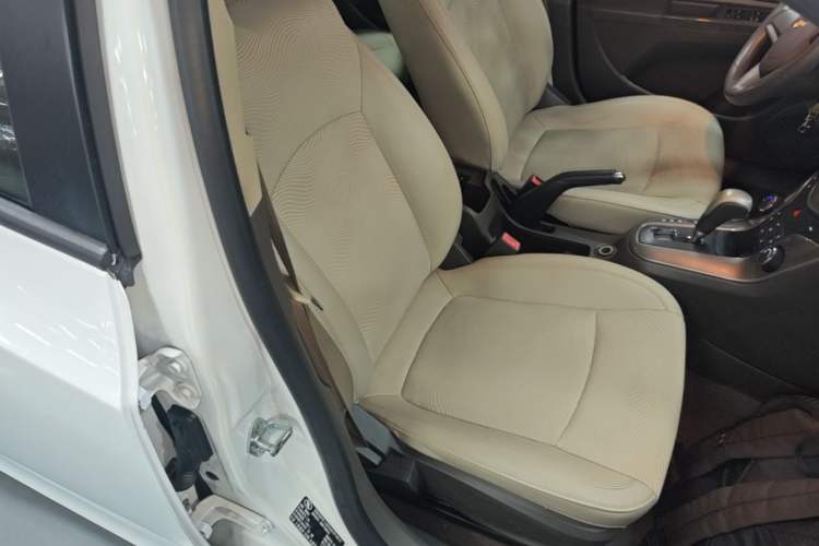 Used Chevrolet Cruze 2015 1.5L Classic SE AT Right Front Seat