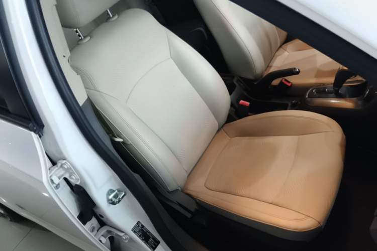 Used Chevrolet Cruze 2015 1.5L Classic SE AT Right Front Seat