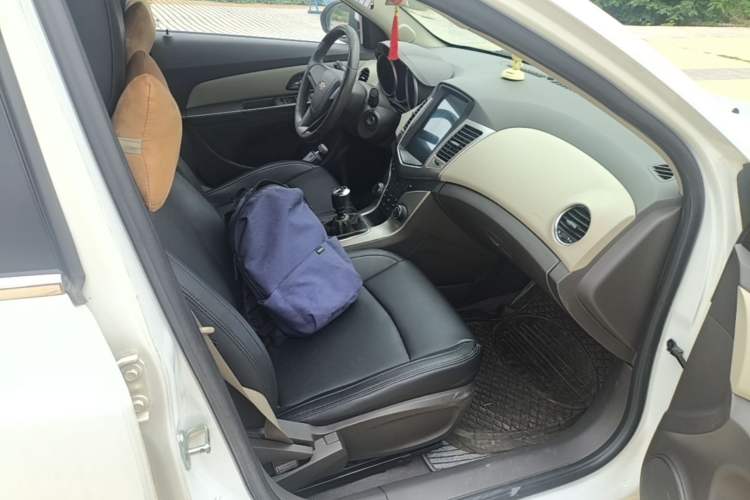 Used Chevrolet Cruze 2015 1.5L Classic SL MT Right Front Seat