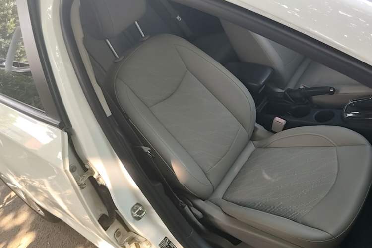 Used Chevrolet Cruze 2015 1.5L Automatic Luxury Edition Right Front Seat