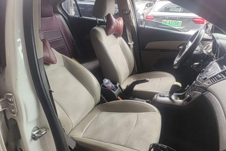 Used Chevrolet Cruze 2015 1.5L Classic SE AT Right Front Seat