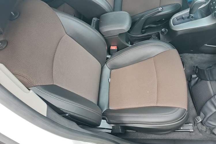 Used Chevrolet Cruze 2015 Hatchback 1.6L Automatic Comfort Edition Right Front Seat