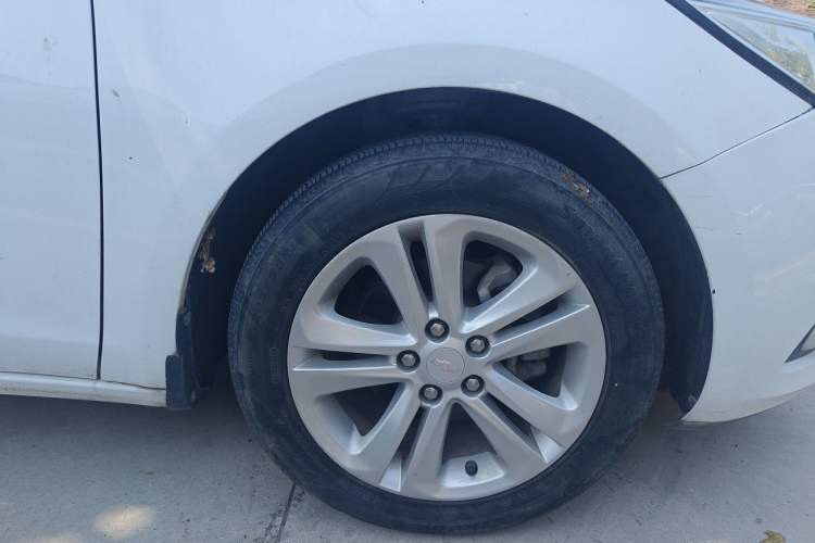 Used Chevrolet Cruze 2015 1.5L Automatic Luxury Edition Right Front Wheel Hub
