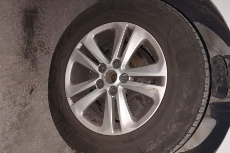 Used Chevrolet Cruze 2015 1.5L Classic SL MT Right Front Wheel Hub