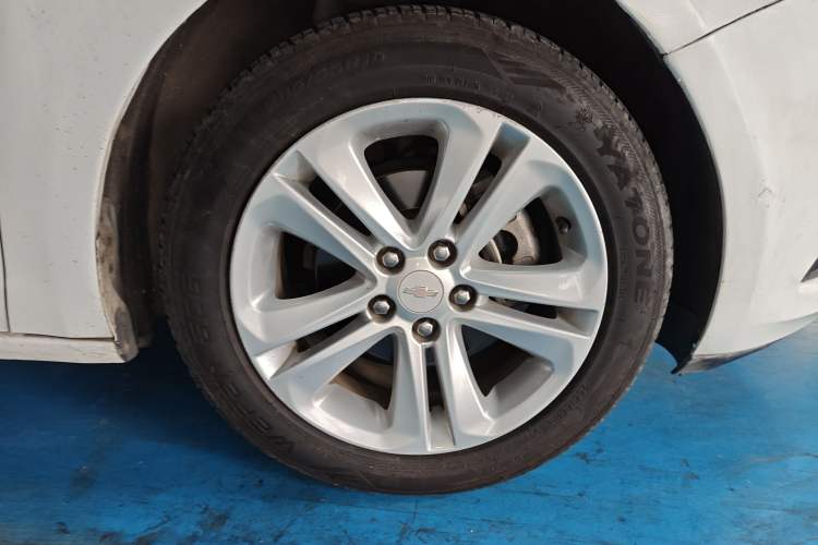 Used Chevrolet Cruze 2015 1.5L Manual Elite Edition Right Front Wheel Hub