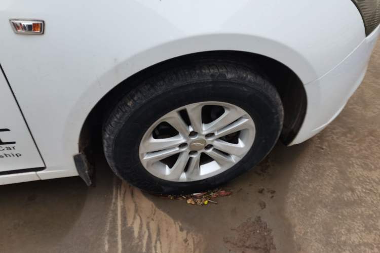 Used Chevrolet Cruze 2015 1.5L Classic SL MT Right Front Wheel Hub