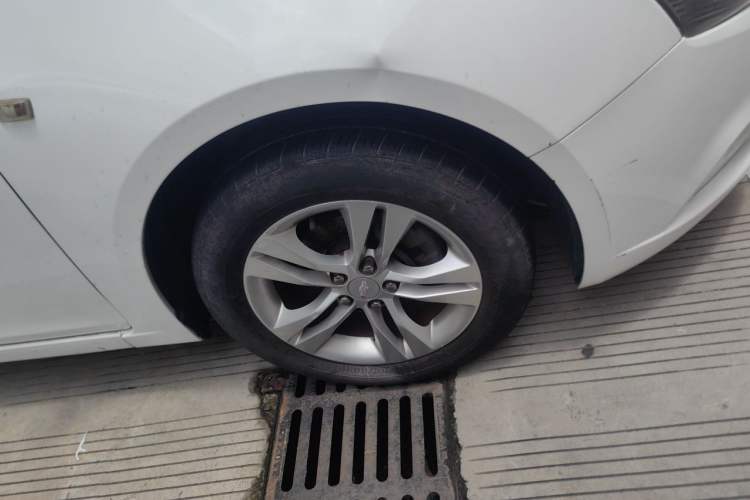 Used Chevrolet Cruze 2015 1.5L Classic SE AT Right Front Wheel Hub