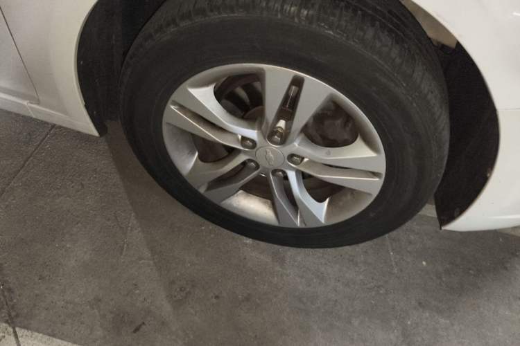 Used Chevrolet Cruze 2015 1.5L Classic SE AT Right Front Wheel Hub