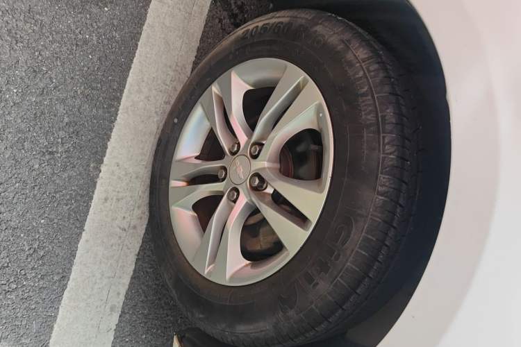 Used Chevrolet Cruze 2015 1.5L Classic SE AT Right Front Wheel Hub