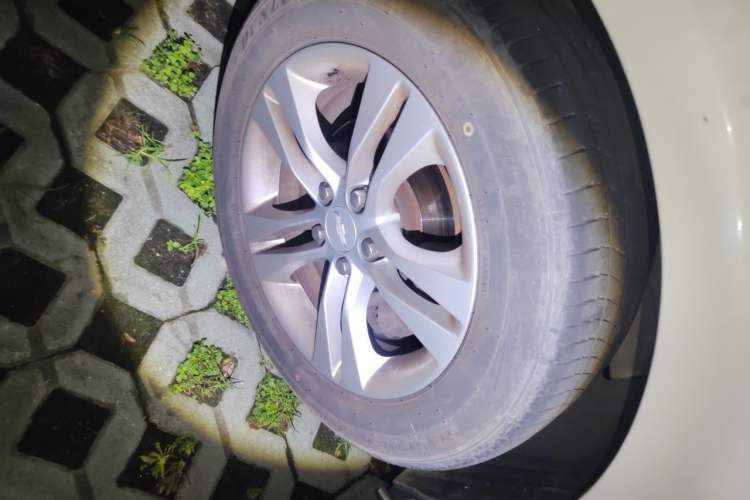 Used Chevrolet Cruze 2015 1.5L Classic SE MT Right Front Wheel Hub