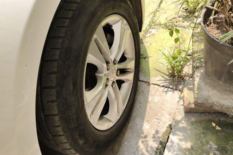 Used Chevrolet Cruze 2015 1.5L Classic SE MT Right Front Wheel Hub