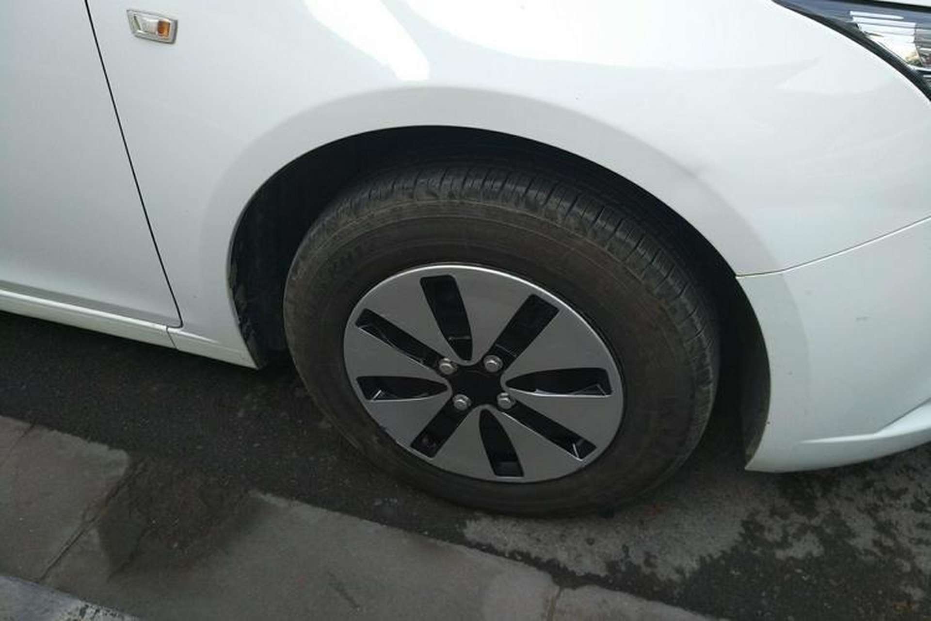 Used Chevrolet Cruze 2015 1.5L Classic SL MT Right Front Wheel Hub