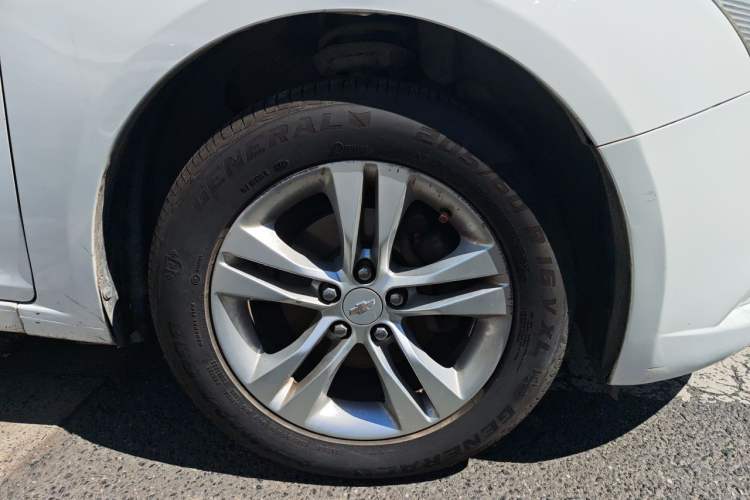 Used Chevrolet Cruze 2015 1.5L Classic SE AT Right Front Wheel Hub