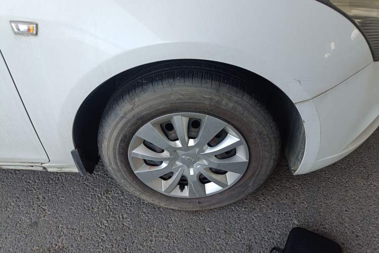Used Chevrolet Cruze 2015 1.5L Classic SL MT Right Front Wheel Hub