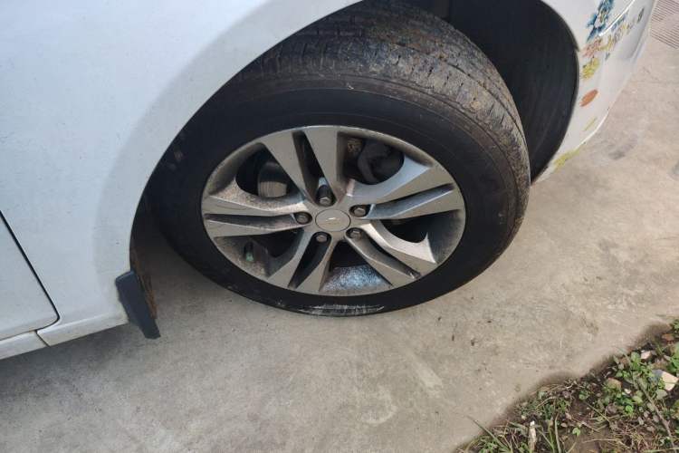 Used Chevrolet Cruze 2015 1.5L Classic SE MT Right Front Wheel Hub