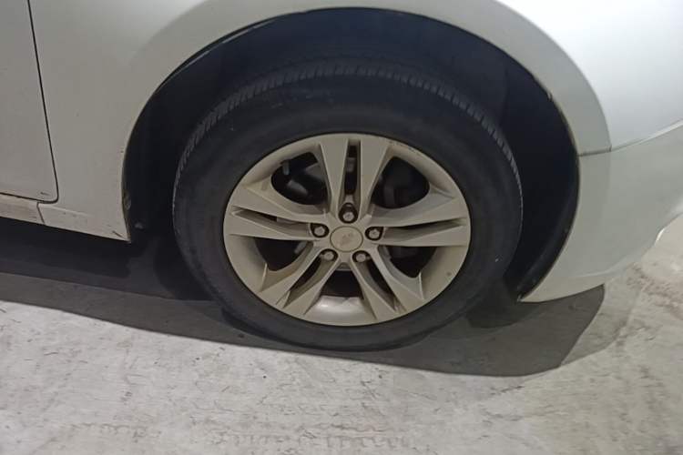 Used Chevrolet Cruze 2015 1.5L Classic SE AT Right Front Wheel Hub
