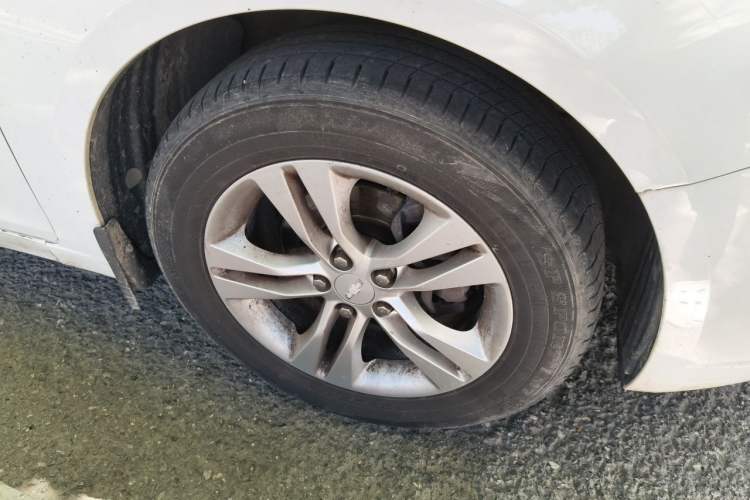 Used Chevrolet Cruze 2015 1.5L Classic SE MT Right Front Wheel Hub