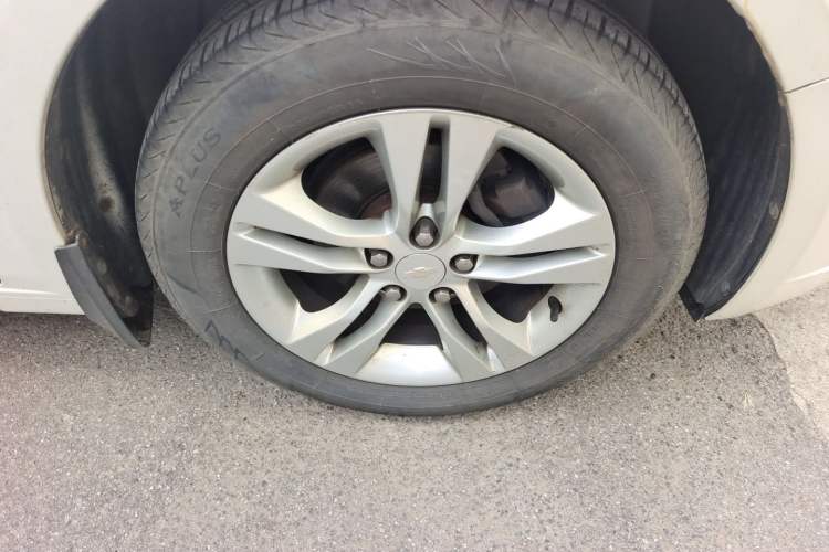 Used Chevrolet Cruze 2015 1.5L Classic SE AT Right Front Wheel Hub