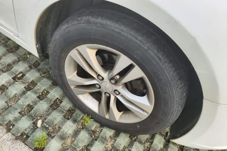 Used Chevrolet Cruze 2015 1.5L Classic SE MT Right Front Wheel Hub