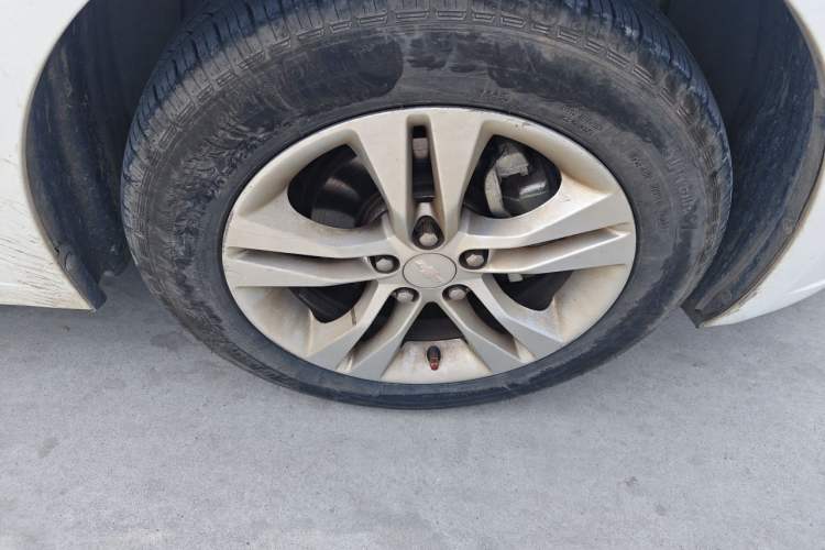 Used Chevrolet Cruze 2015 1.5L Classic SE AT Right Front Wheel Hub