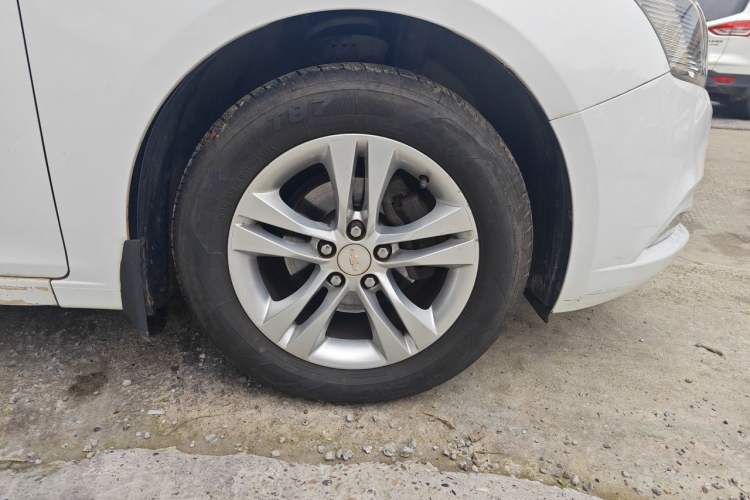 Used Chevrolet Cruze 2015 1.5L Classic SE MT Right Front Wheel Hub