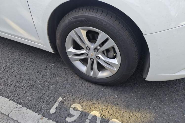 Used Chevrolet Cruze 2015 1.5L Classic SE AT Right Front Wheel Hub