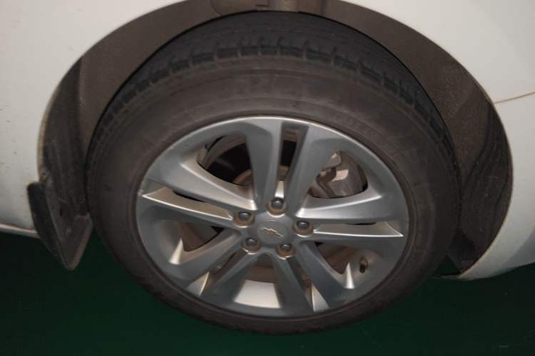 Used Chevrolet Cruze 2015 1.5L Automatic Luxury Edition Right Front Wheel Hub