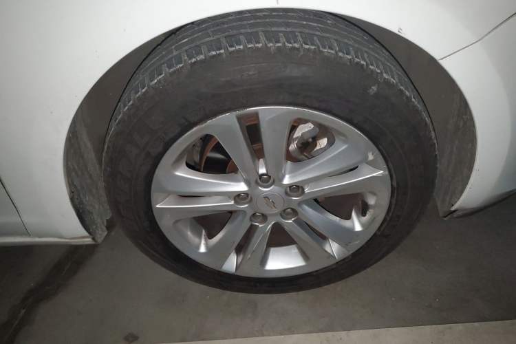 Used Chevrolet Cruze 2015 1.5L Automatic Luxury Edition Right Front Wheel Hub