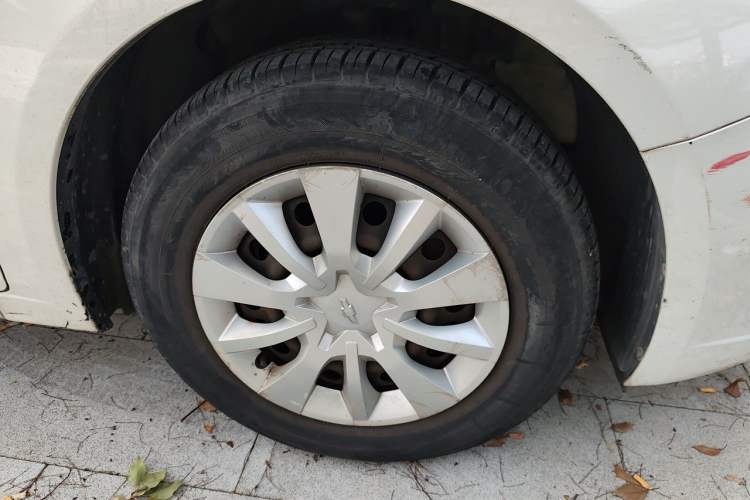Used Chevrolet Cruze 2015 1.5L Classic SL MT Right Front Wheel Hub