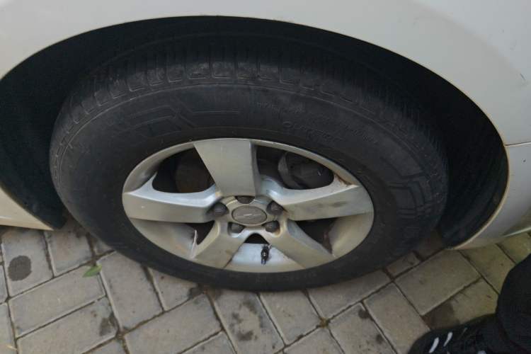 Used Chevrolet Cruze 2015 1.5L Classic SL MT Right Front Wheel Hub