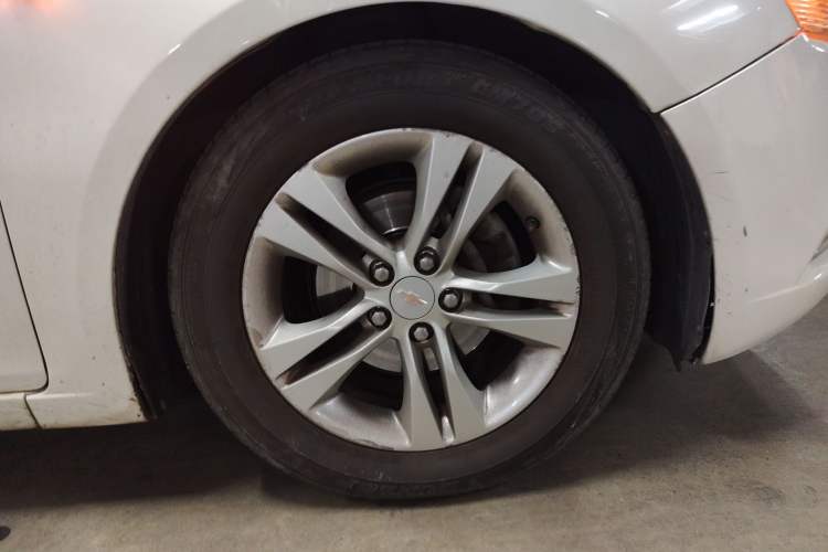 Used Chevrolet Cruze 2015 1.5L Classic SE AT Right Front Wheel Hub