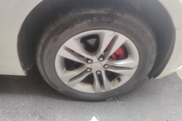 Used Chevrolet Cruze 2015 Hatchback 1.6L Automatic Comfort Edition Right Front Wheel Hub