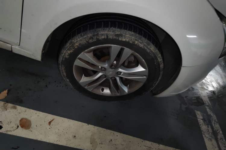 Used Chevrolet Cruze 2015 1.5L Classic SE AT Right Front Wheel Hub