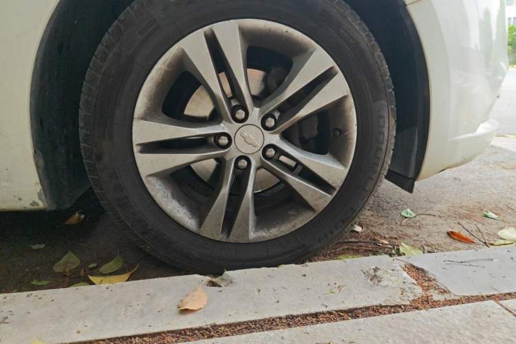 Used Chevrolet Cruze 2015 1.5L Classic SE MT Right Front Wheel Hub