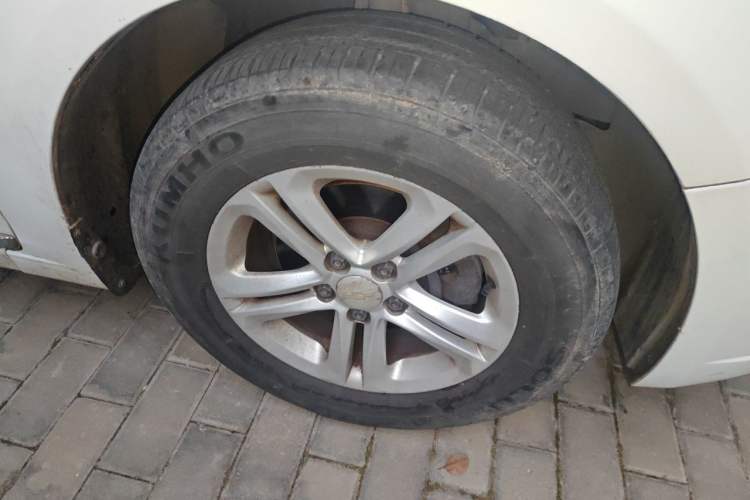 Used Chevrolet Cruze 2015 1.5L Classic SL MT Right Front Wheel Hub