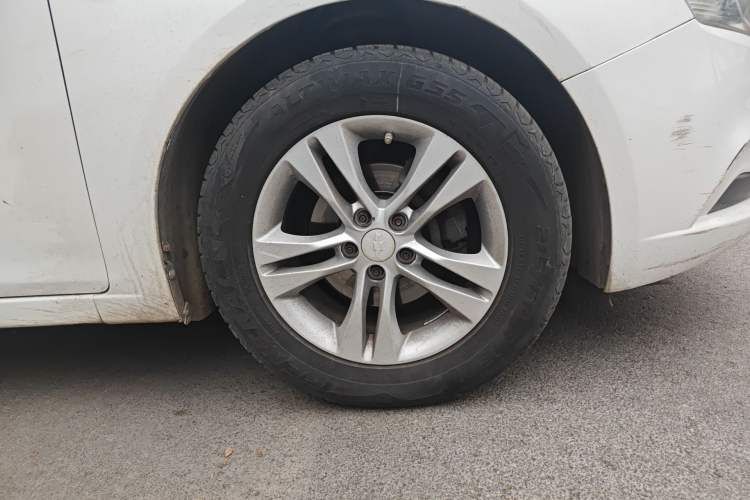 Used Chevrolet Cruze 2015 1.5L Classic SL MT Right Front Wheel Hub