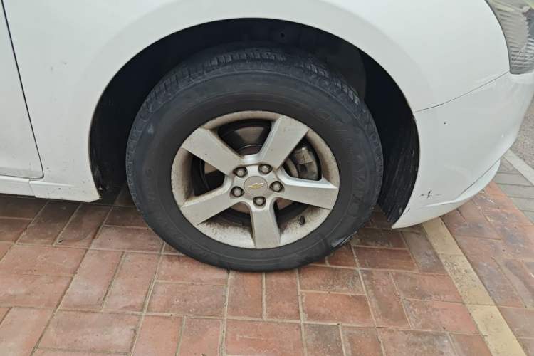 Used Chevrolet Cruze 2015 1.5L Classic SL MT Right Front Wheel Hub