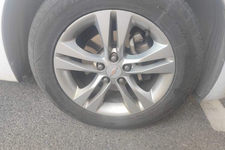 Used Chevrolet Cruze 2015 1.5L Classic SE AT Right Front Wheel Hub
