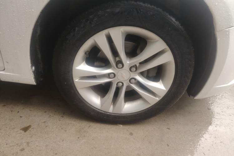 Used Chevrolet Cruze 2015 1.5L Classic SE AT Right Front Wheel Hub