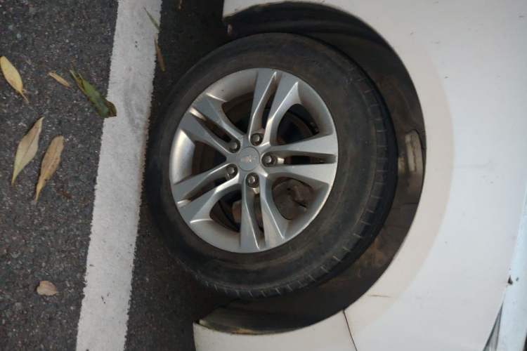 Used Chevrolet Cruze 2015 1.5L Classic SE MT Right Front Wheel Hub