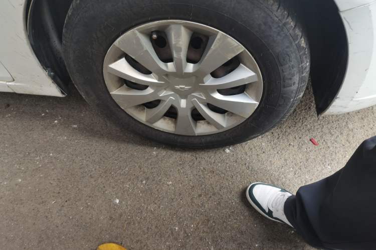 Used Chevrolet Cruze 2015 1.5L Classic SL MT Right Front Wheel Hub