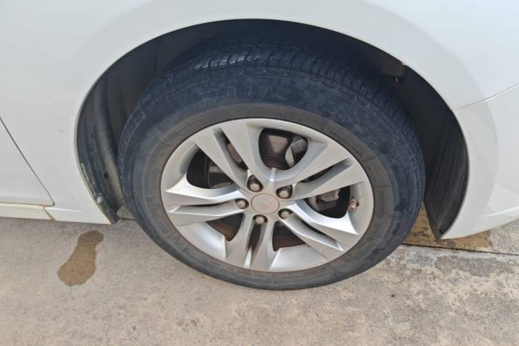 Used Chevrolet Cruze 2015 1.5L Classic SE AT Right Front Wheel Hub