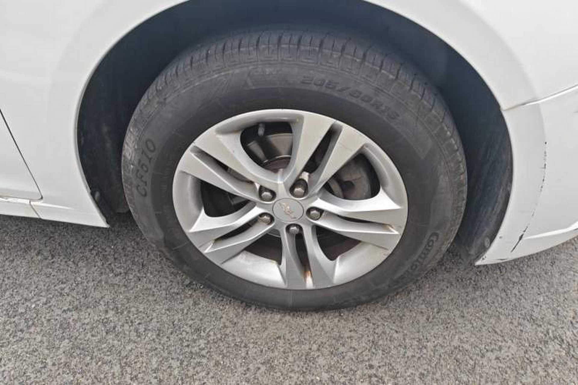 Used Chevrolet Cruze 2015 1.5L Classic SE AT Right Front Wheel Hub